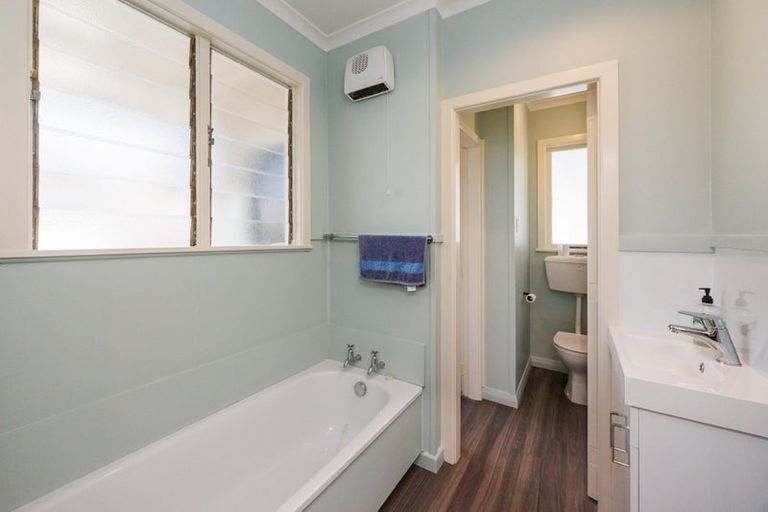 Photo of property in 36 Ongo Road, Hunterville, 4730