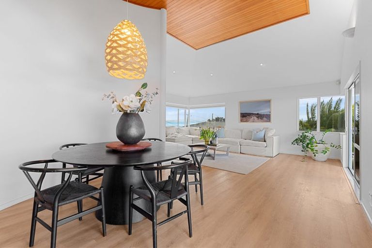 Photo of property in 95 Tiri Road, Tindalls Beach, Whangaparaoa, 0930
