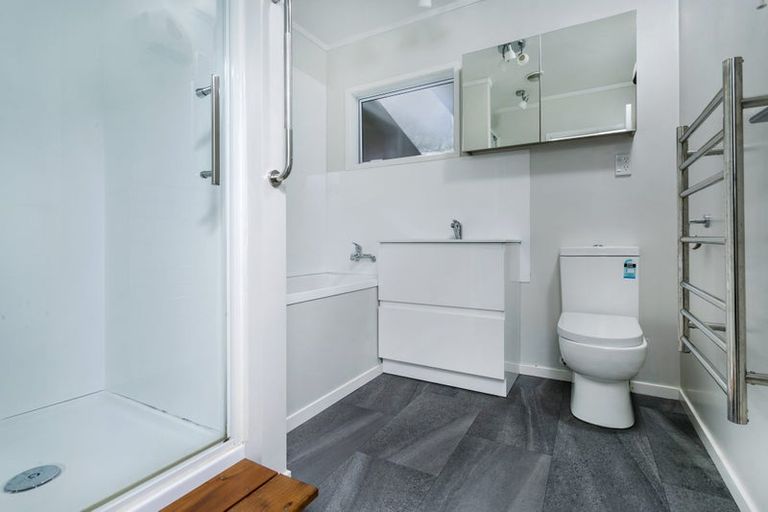 Photo of property in 1/20 Chartwell Avenue, Glenfield, Auckland, 0629