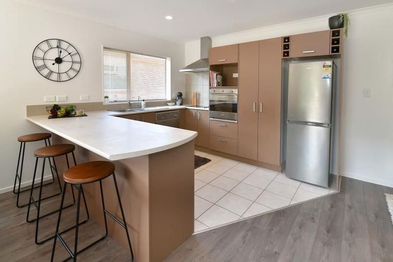 Photo of property in 35 Chesterfield Way, Orewa, 0931