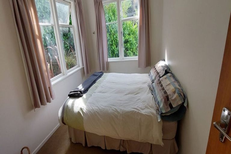 Photo of property in 38 Northland Road, Northland, Wellington, 6012