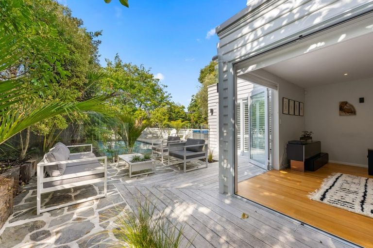 Photo of property in 15c Rodney Road, Northcote Point, Auckland, 0627