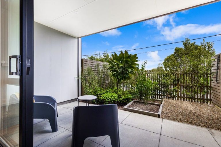 Photo of property in 4/35 Garadice Road, Rothesay Bay, Auckland, 0630