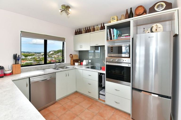 Photo of property in 18 Montcalm Close, Orewa, 0931
