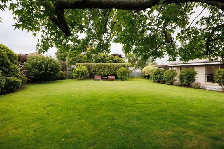 Photo of property in 12 Athlone Place, Hokowhitu, Palmerston North, 4410