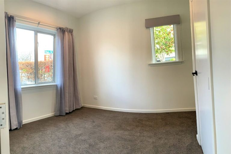 Photo of property in 26 Memorial Avenue, Ilam, Christchurch, 8053