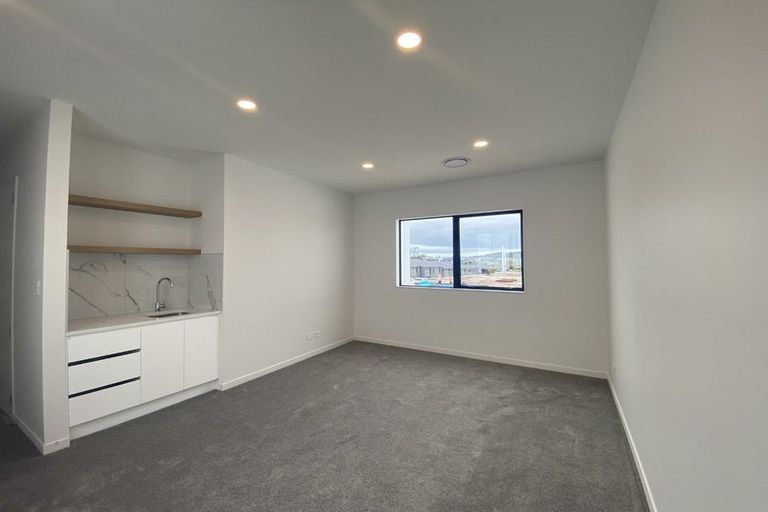 Photo of property in 1 Pukeko Road, Hobsonville, Auckland, 0616