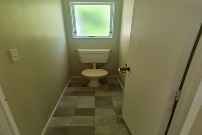 Photo of property in 2 Sparrow Place, Weymouth, Auckland, 2103