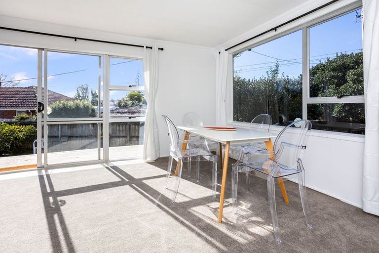 Photo of property in 2/811a Te Atatu Road, Te Atatu Peninsula, Auckland, 0610
