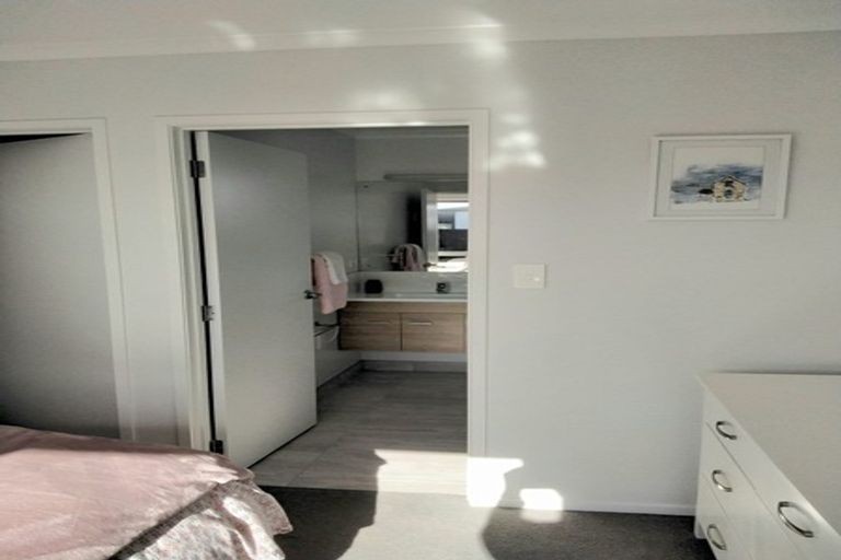 Photo of property in 22 Olney Court, One Tree Point, 0118