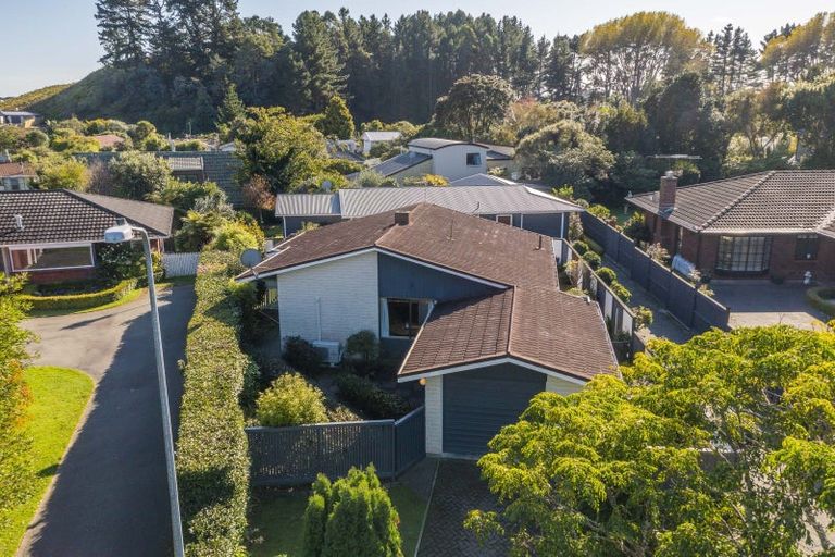 Photo of property in 15 Rosebank Grove, Waikanae, 5036