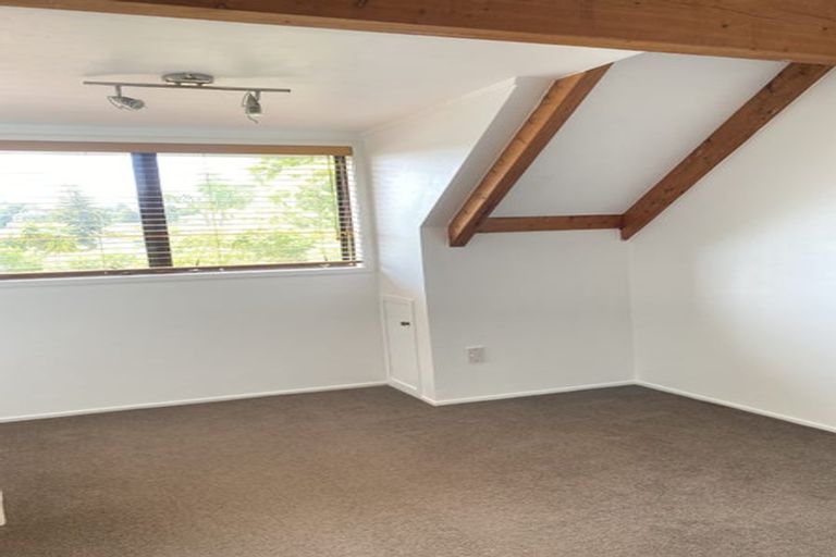 Photo of property in 1/61 Sylvia Road, Hillcrest, Auckland, 0627