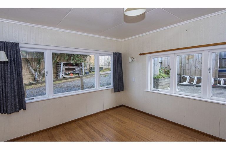 Photo of property in 137 King Street, Hikurangi, 0114