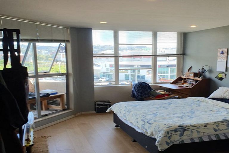 Photo of property in Grandstand Apartments, 4/80 Kent Terrace, Mount Victoria, Wellington, 6011