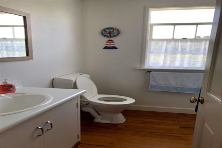 Photo of property in 12 Brind Road, Russell, 0202