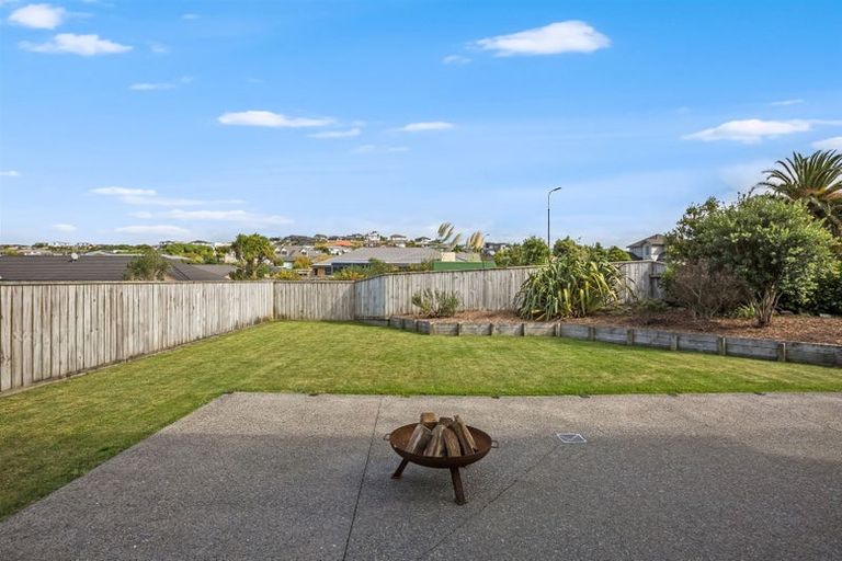 Photo of property in 2 Fiordland Place, Aotea, Porirua, 5024