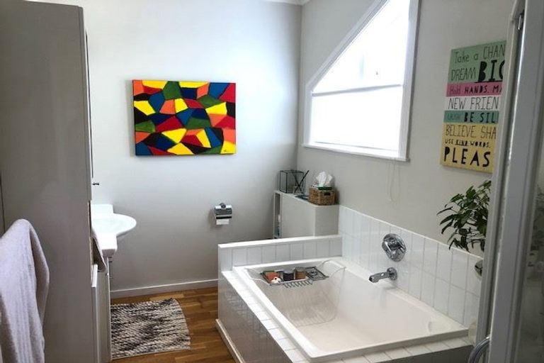 Photo of property in 1/11 Alfred Street, Northcote Point, Auckland, 0627