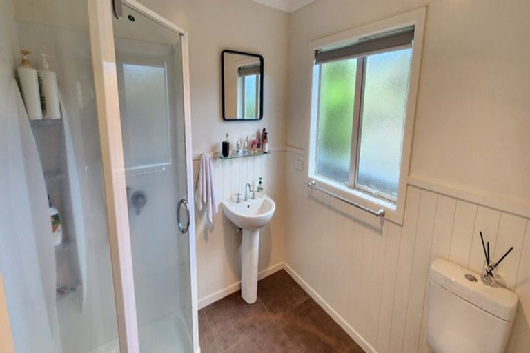 Photo of property in 9a Larsen Place, Merrilands, New Plymouth, 4312