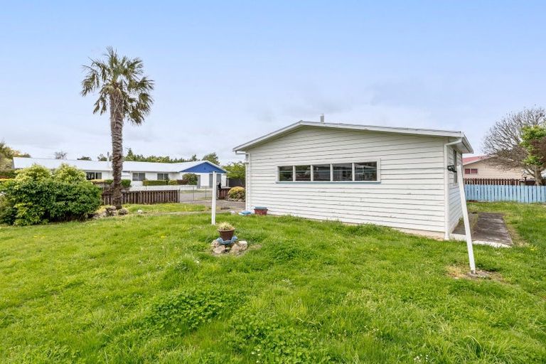 Photo of property in 1 Baillie Crescent, Carterton, 5713