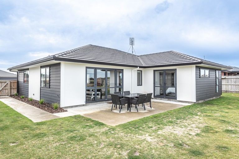 Photo of property in 41 Magnolia Crescent, Tawhero, Whanganui, 4501