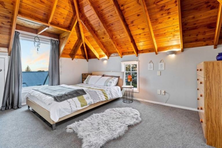 Photo of property in 29 Masterton Road, Rothesay Bay, Auckland, 0630