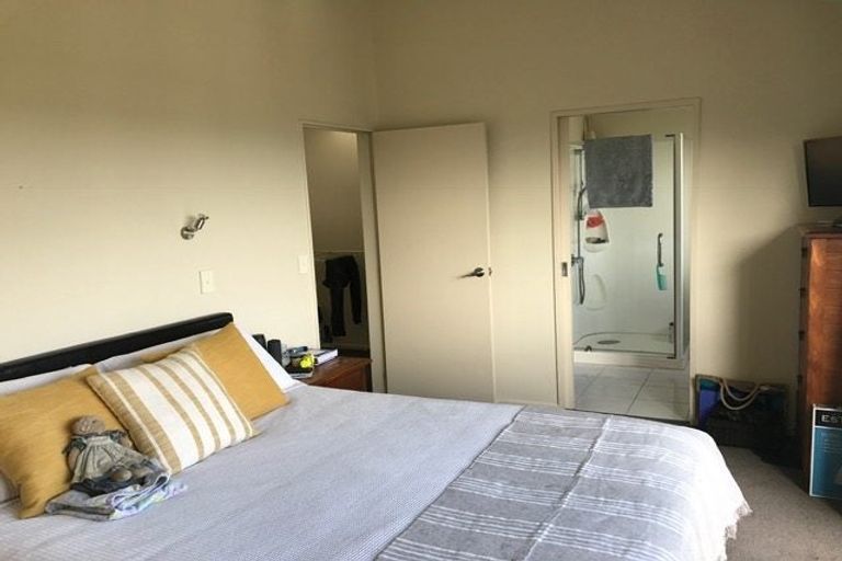 Photo of property in 4 Mitika Way, Strathmore Park, Wellington, 6022