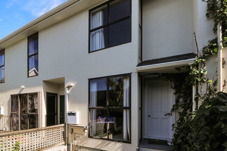Photo of property in 31 Macdonald Crescent, Te Aro, Wellington, 6011