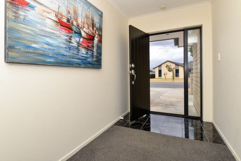 Photo of property in 2 Allgood Place, Rototuna North, Hamilton, 3210