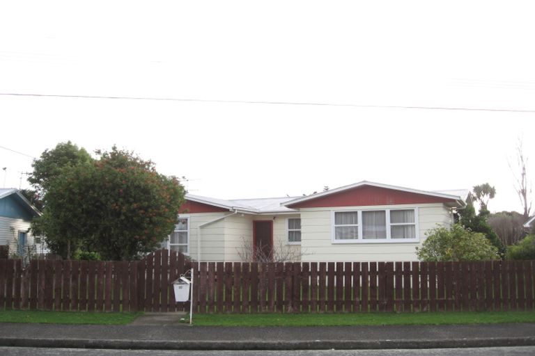Photo of property in 15 Buckley Grove, Paraparaumu, 5032