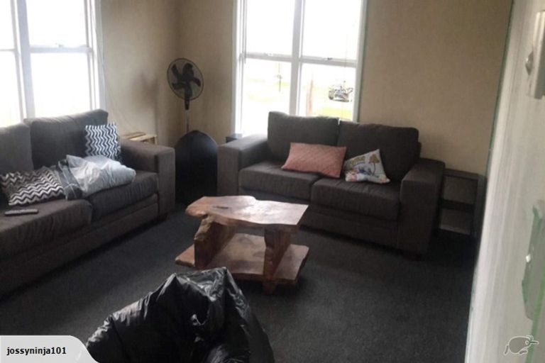 Photo of property in 28 Woodleigh Street, Frankleigh Park, New Plymouth, 4310