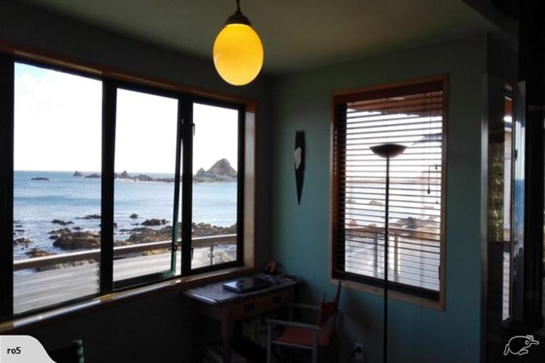 Photo of property in 166 The Esplanade, Houghton Bay, Wellington, 6023