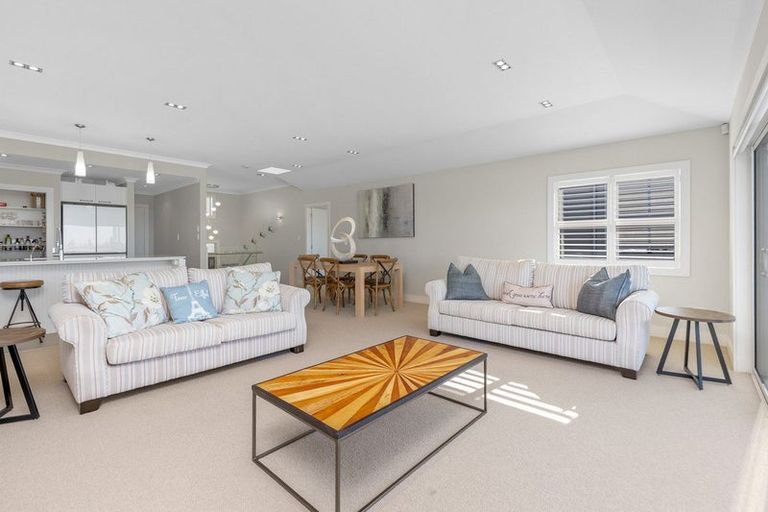 Photo of property in 18 Panorama Heights, Orewa, 0931