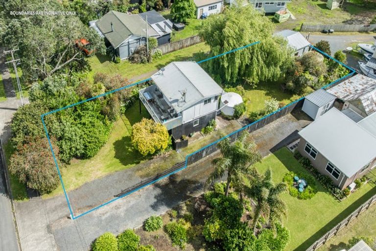 Photo of property in 11 Bays Road, Orere Point, Papakura, 2585