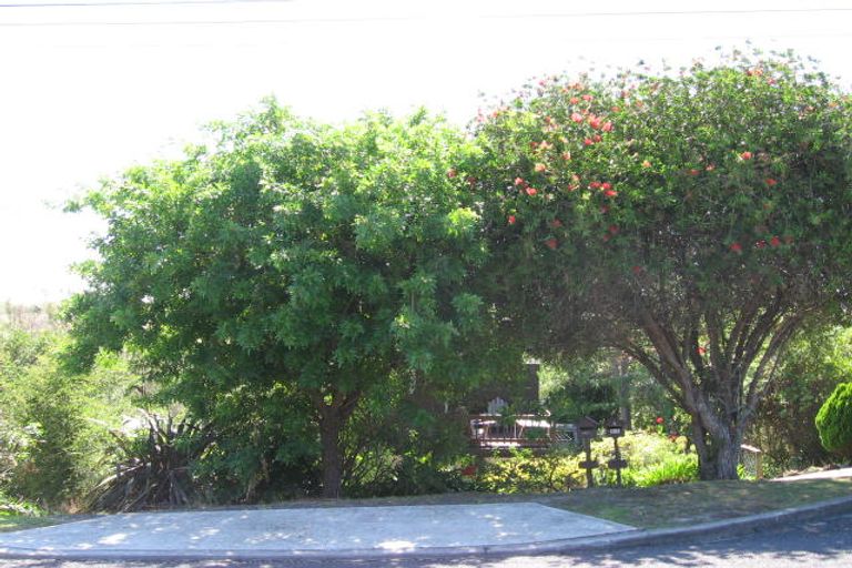 Photo of property in 1/1 Manuwai Road, Torbay, Auckland, 0630