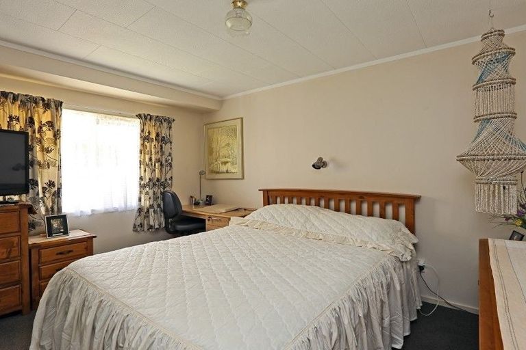 Photo of property in 2/1003 Caroline Road, Mayfair, Hastings, 4122