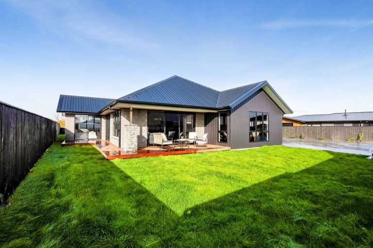Photo of property in 6 Oliver O'leary Way, Westown, New Plymouth, 4310