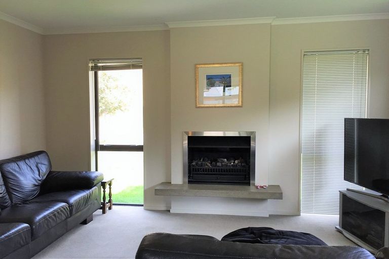 Photo of property in 16 Herries Lane, Lake Hayes, Queenstown, 9304