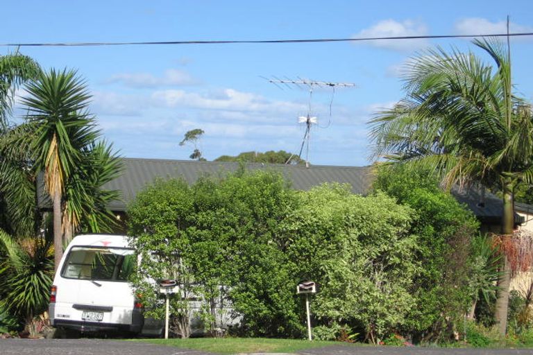 Photo of property in 2/84 Kowhai Road, Campbells Bay, Auckland, 0630
