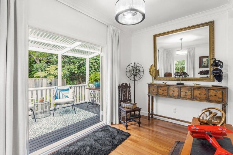 Photo of property in 8 Ormond Road, Hospital Hill, Napier, 4110