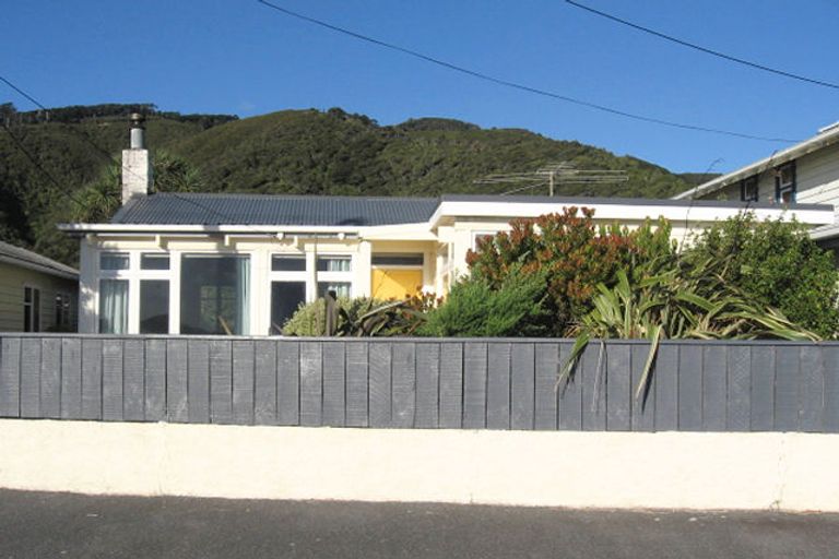 Photo of property in 139 Marine Parade, Eastbourne, Lower Hutt, 5013