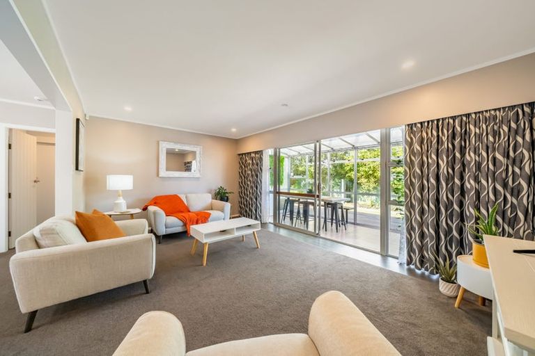 Photo of property in 2/22 Burns Grove, Trentham, Upper Hutt, 5018