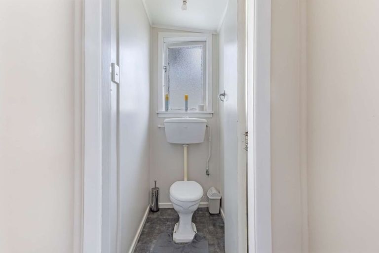 Photo of property in 32 Pendarves Street, New Plymouth, 4310