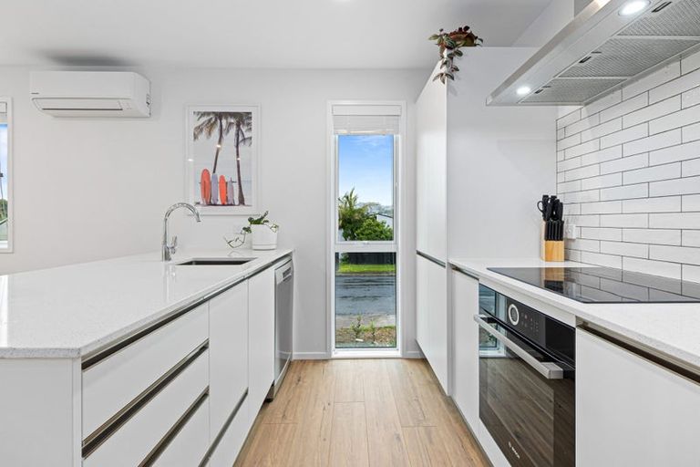 Photo of property in 82 Rosario Crescent, Red Beach, 0932