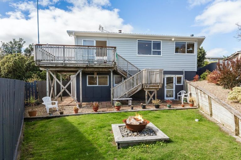 Photo of property in 2 Ash Grove, Ranui, Porirua, 5024