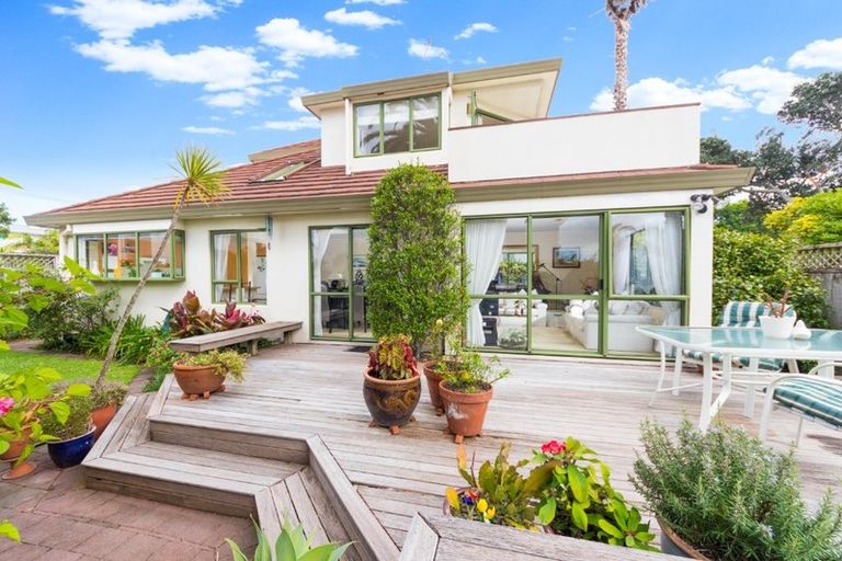 Photo of property in 63a Princes Street, Northcote Point, Auckland, 0627