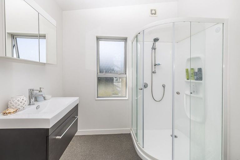 Photo of property in 19 Rarangi Way, Owhiro Bay, Wellington, 6023