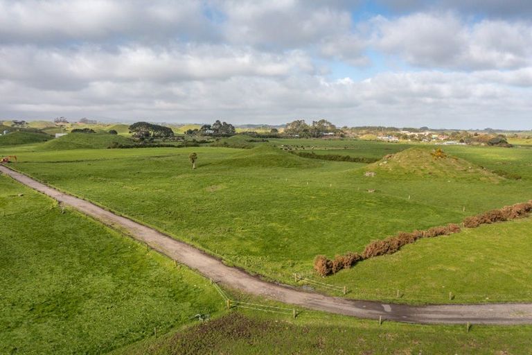 Photo of property in 22 Pungarehu Road, Pungarehu, 4685