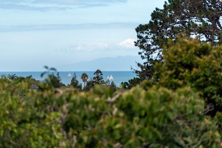 Photo of property in 106 Kowhai Road, Campbells Bay, Auckland, 0630