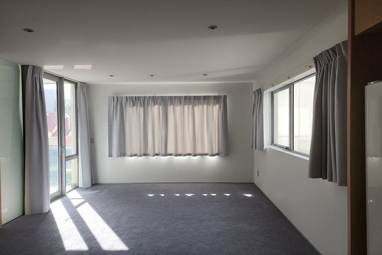 Photo of property in Sanctum Apartment, 10 Ebor Street, Te Aro, Wellington, 6011