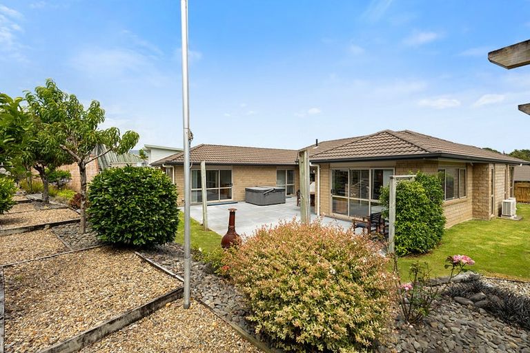Photo of property in 27 Redwood Crescent, Hurdon, New Plymouth, 4310